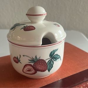 Villeroy & Boch Malaga Strawberries Jam Jar w Lid Spoon Slot - Cottagecore